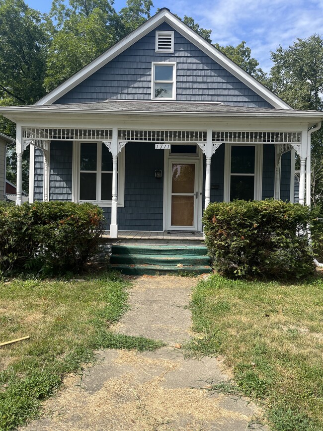 1711 Fairfax St, Carlyle, IL 62231