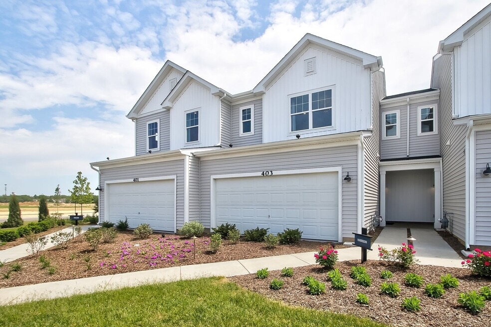 403 Comstock Rd, South Elgin, IL 60177 - photo 1