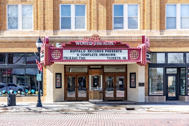 Officially certified as the city's first Nebraska Creative District, Downtown on the Bricks is Kearney's main hub for shopping and dining.