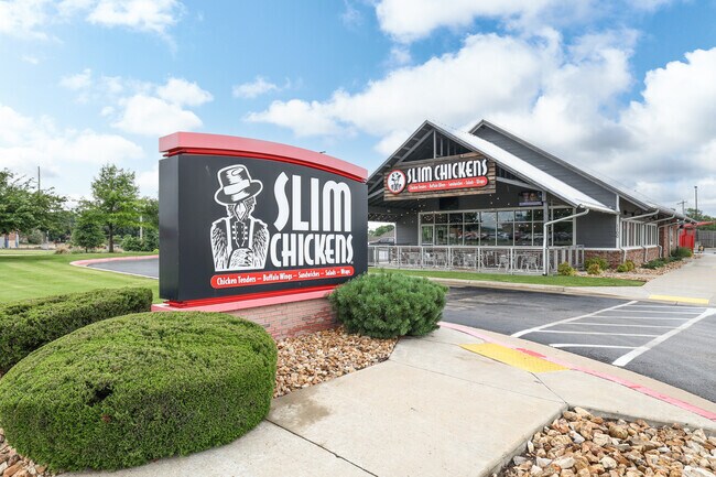 Slim Chickens is one of dozens of fast or fast-casual options near Stone Creek Farms.
