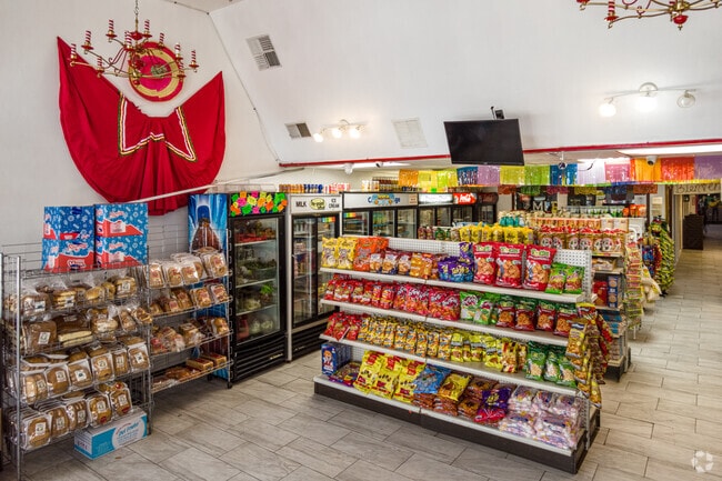 Support local dining at El Manantial, a Woodbury favorite.