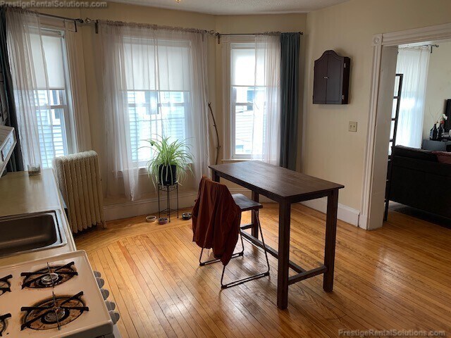 80 Robbins St unit 2, Waltham, MA 02453 - photo 4