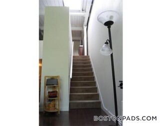 1 Aberdeen Way Unit 212, Cambridge, MA 02138