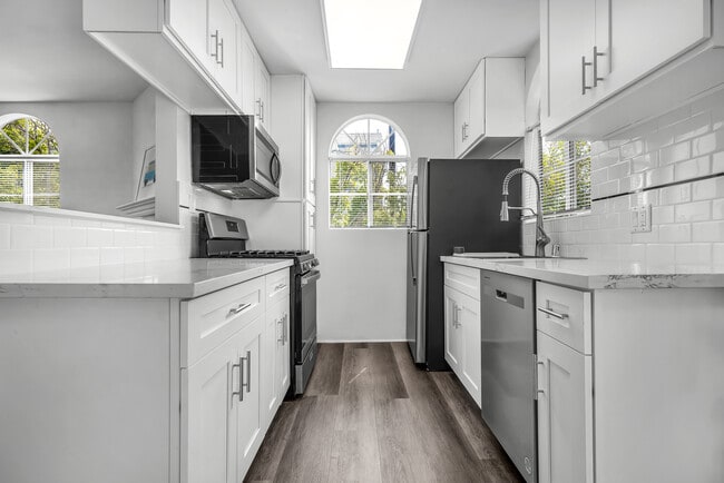 2400 Walnut Ave unit 6, Venice, CA 90291 - photo 3