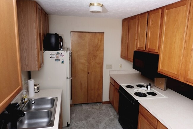 401 Fielding Ct, Mount Vernon, IN 47620 - photo 3