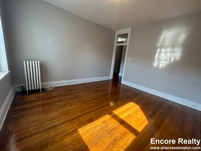 378 Riverway unit 1, Boston, MA 02115 - photo 3