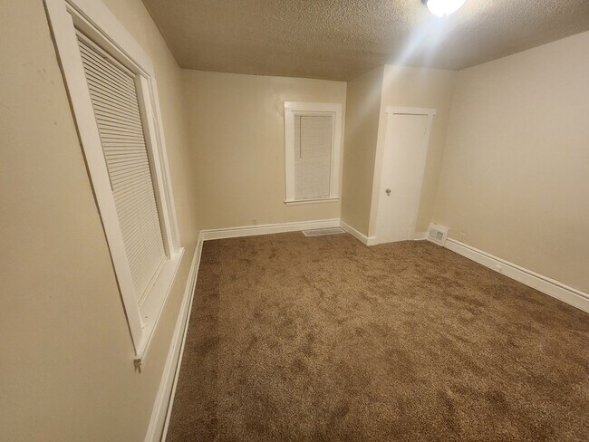 216 Adams St unit 1, Rockford, IL 61107 - photo 7