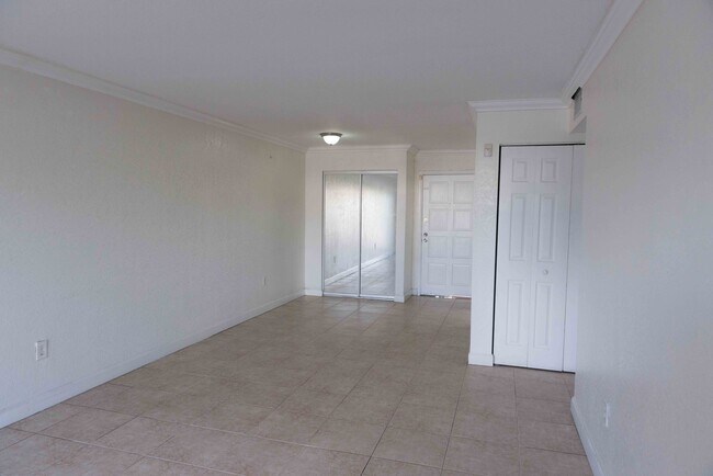 1755 W 60th St unit D, Hialeah, FL 33012 - photo 2