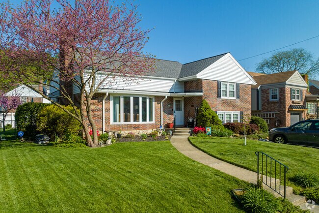 Beautifully maintained homes along 25th Street in Pennside