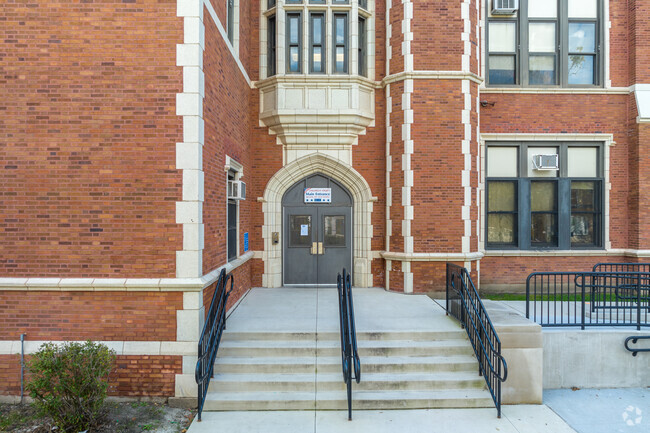Joseph Lovett Elementary School is located in Chicago, IL.