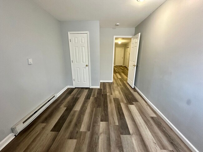 347 Ridgewood Ave unit BSMT, Newark, NJ 07112 - photo 5