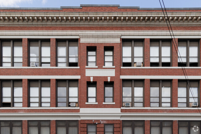 Essex Hopkins Middle School in Providence, RI while striving ranks below average for the state.