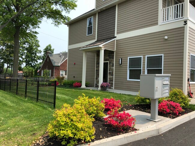 3 Gaffers Ct unit 2A, Latham, NY 12110 - photo 2