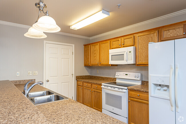 2BR, 2BA - 1,060SF