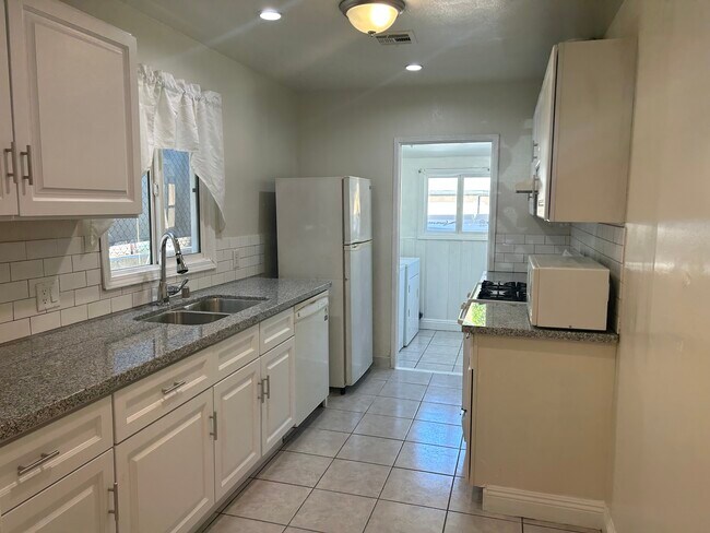 245 W Elm Ave unit 2 - Detached Home, Burbank, CA 91502 - photo 5