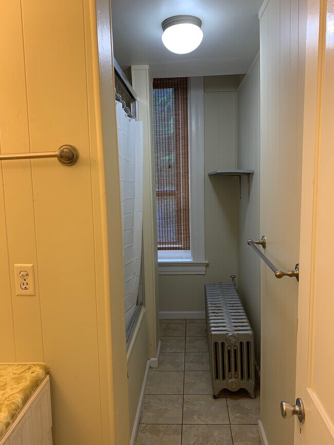 2325 Ohio Ave unit 2, Cincinnati, OH 45219 - photo 4