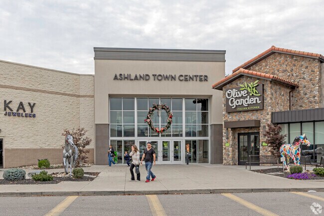 Ashland Town Center in nearby Westwood offers restaurants, shops, and play spaces.