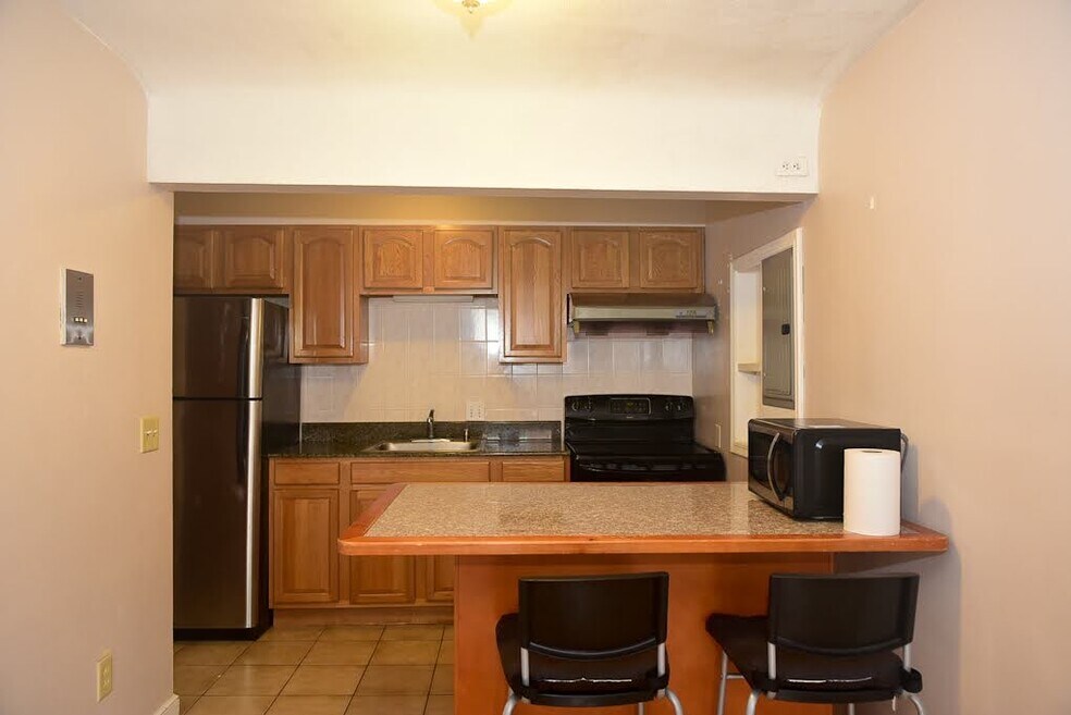 11 Commonwealth Ct unit 6, Boston, MA 02135 - photo 1
