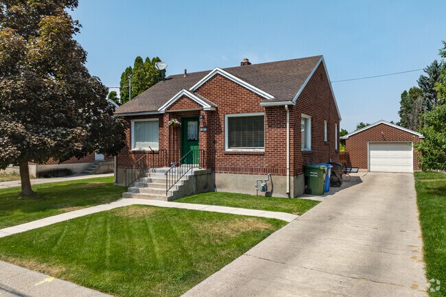 Brick cottages and bungalows are easy to find in Ellis.