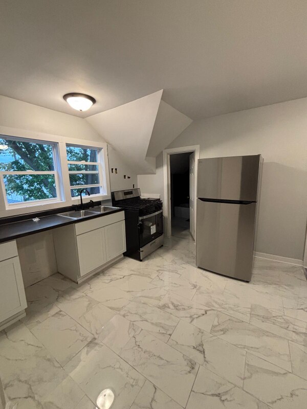821 Buffalo St Unit Upper, Michigan City, IN 46360