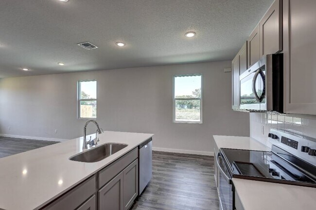 9887 Chavaneaux Landing, San Antonio, TX 78221 - photo 7