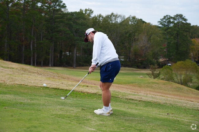 Pearl Municipal Golf Course in Pearl offers access to an affordable public golfing experience.