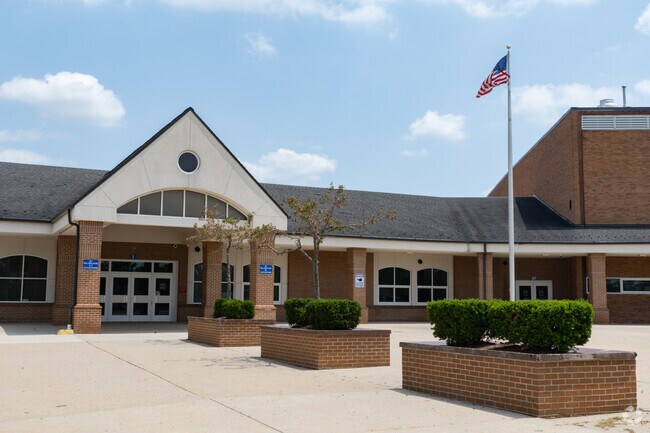 Richards Middle School is dedicated to making students learning experience positive.