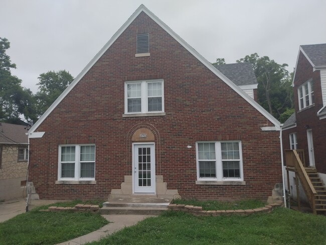 1111 Jefferson St unit A, Jefferson City, MO 65101 - photo 2