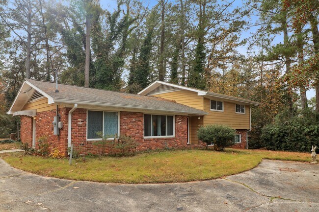 2650 Colonial Dr, Atlanta, GA 30337 - photo 2