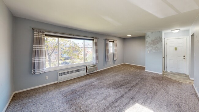 141 Edmunton Dr unit G 18, North Babylon, NY 11703 - photo 2