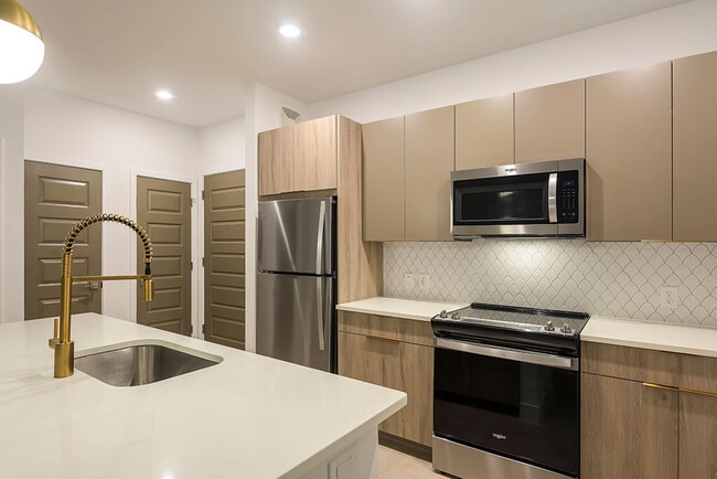 333 Ellington Apartments, Gaithersburg, MD 20878 - photo 2