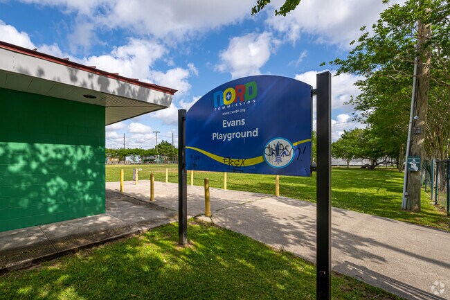 Evans Playground has a concession stand.