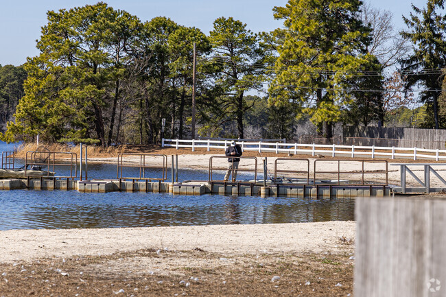 Pine Lake Park features a scenic lake, providing residents with opportunities for fishing, kayaking, and relaxing by the water.