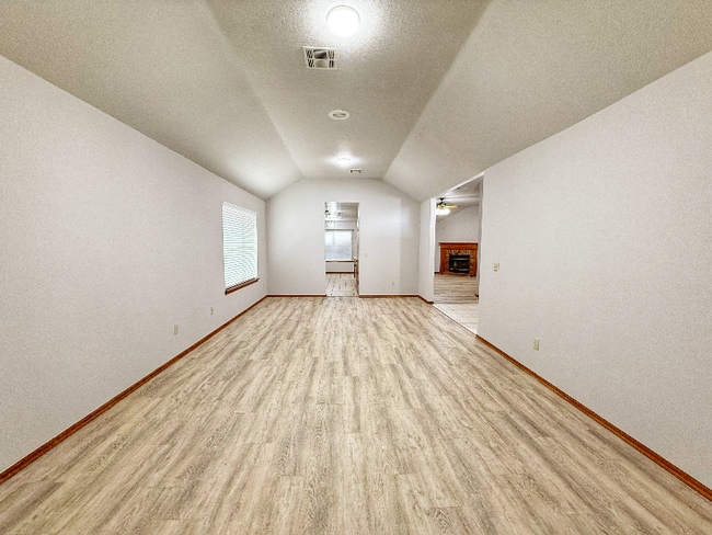 6605 NW 134th St, Oklahoma City, OK 73142 - photo 3