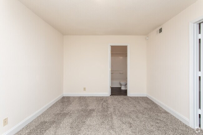 1BR Studio - 590SF