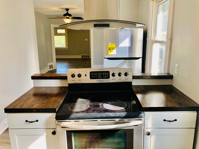 2410 W 10th St unit Up, Cleveland, OH 44113 - photo 2