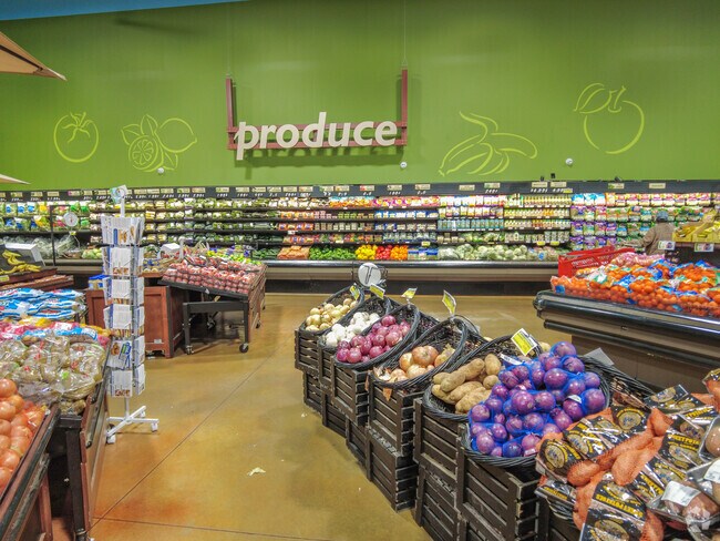 The Imperial Fresh Market is just 2 miles west of Davison-Schoolcraft.