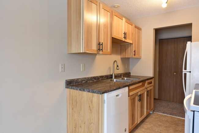 924 4th St SW unit 207, Forest Lake, MN 55025 - photo 4