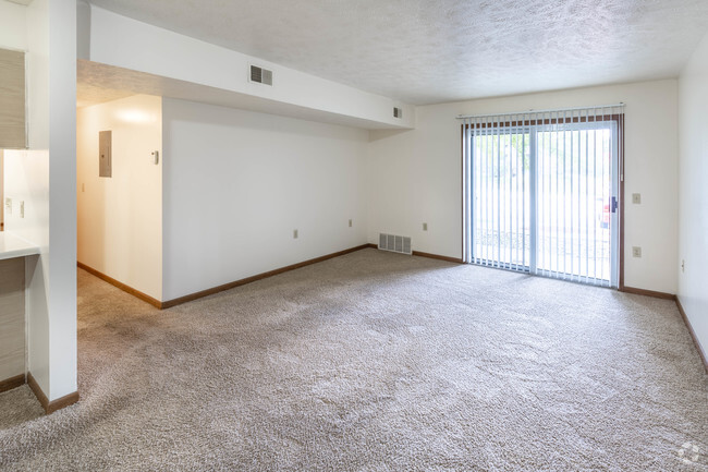 2 BR, 1 BA - 950 SF