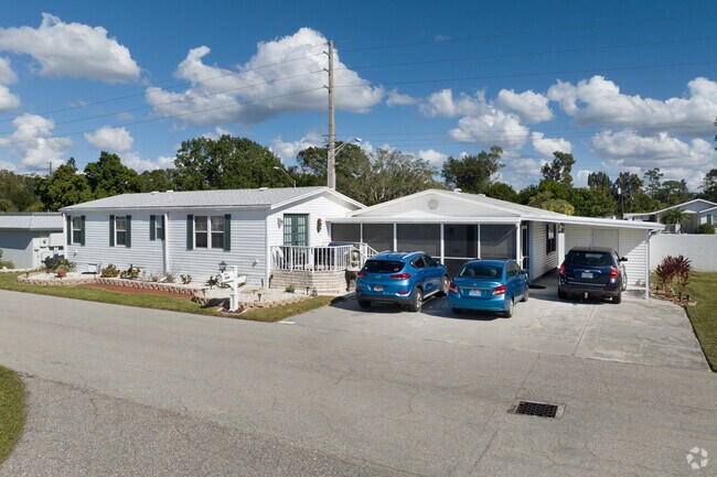 Bay Lakes Estates has manufactured homes of all sizes and shapes.