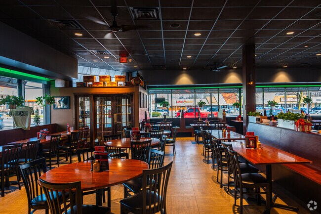 Mad Anthony Brewing Co. is very well decorated and their food is delicious.