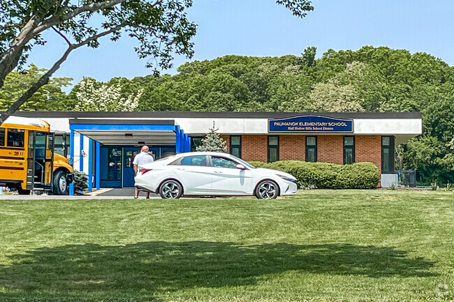 Paumanok Elementary School is a high ranking school located in Dix Hills.