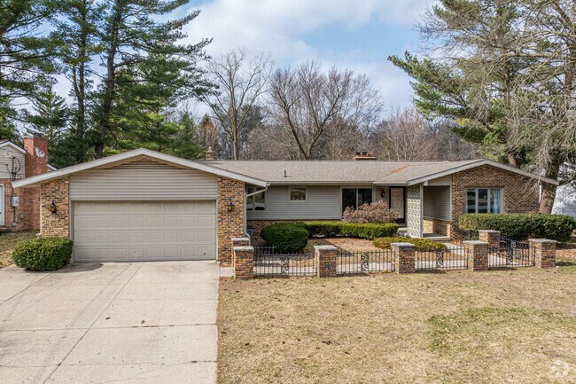 Mapleview has a number of ranch-style homes.