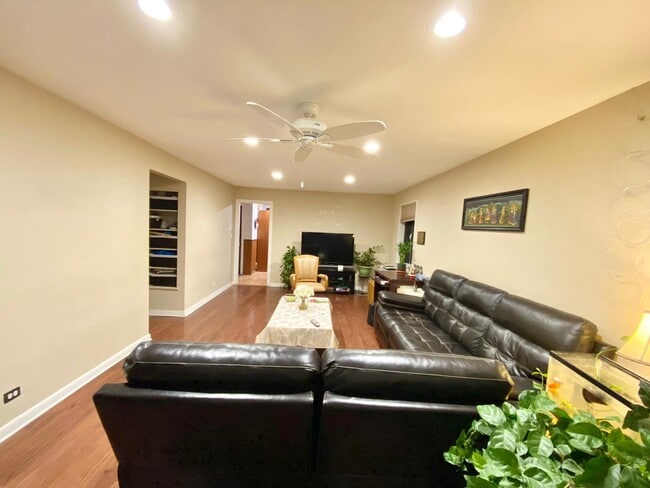 850 Waukegan Rd, Northbrook, IL 60062 - photo 2