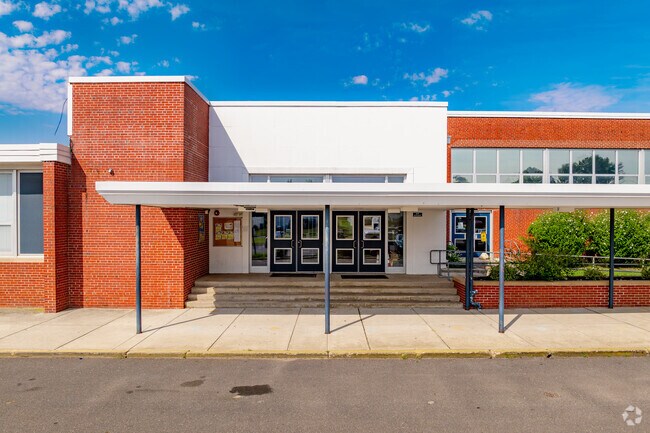Magowan Elementary School serves students from 1st-4th grade.