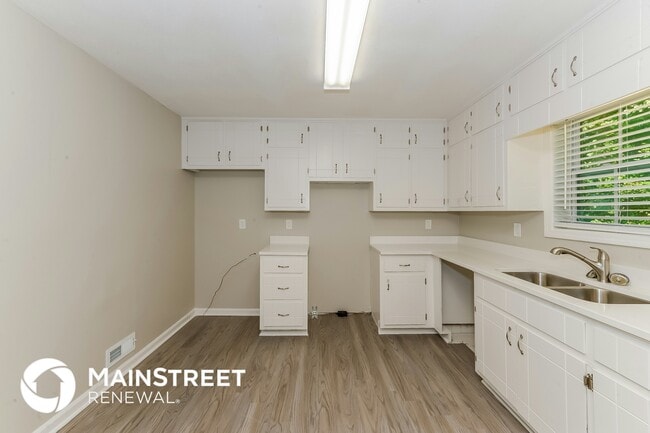 3080 Chippewa Dr, Rex, GA 30273 - photo 4