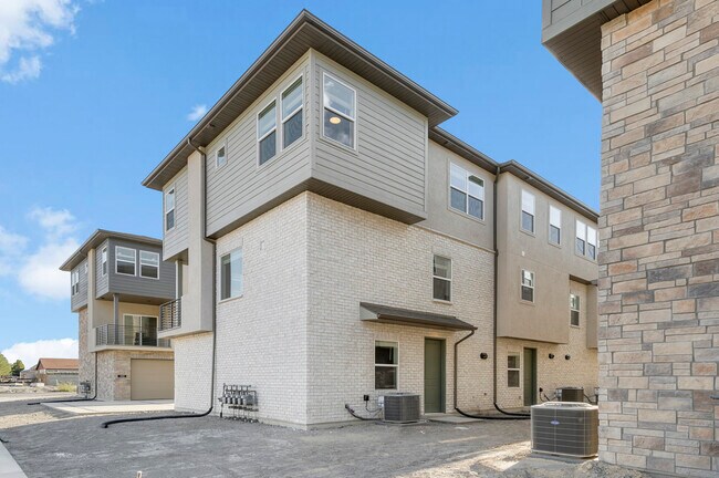 572 N Buffalo Grass Ln, Lindon, UT 84042 - photo 3