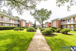 820B Crescent St, Wheaton, IL 60187
