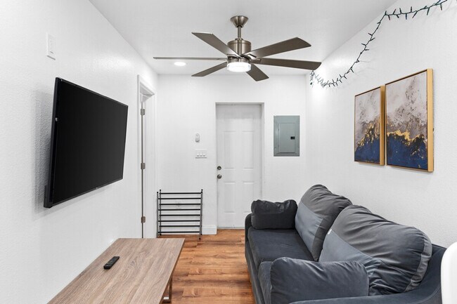 3417 N 10th St unit ID1320245P, Tampa, FL 33605 - photo 2