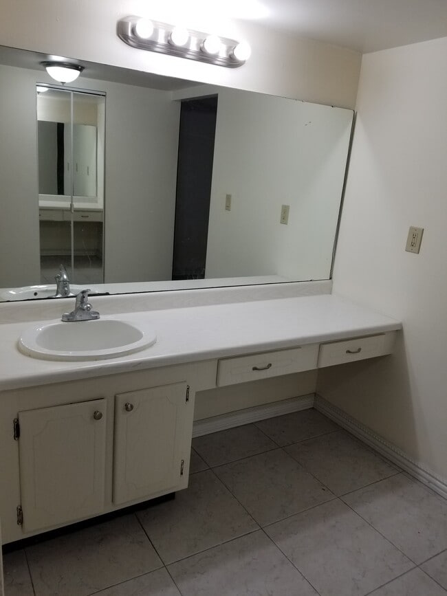 Bonavista Condominium unit 203, Miami, FL 33180 - photo 3